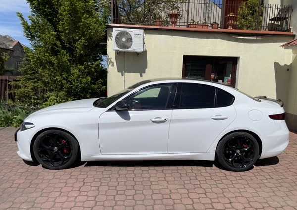 Alfa Romeo Giulia cena 98000 przebieg: 61500, rok produkcji 2018 z Tarnów małe 742